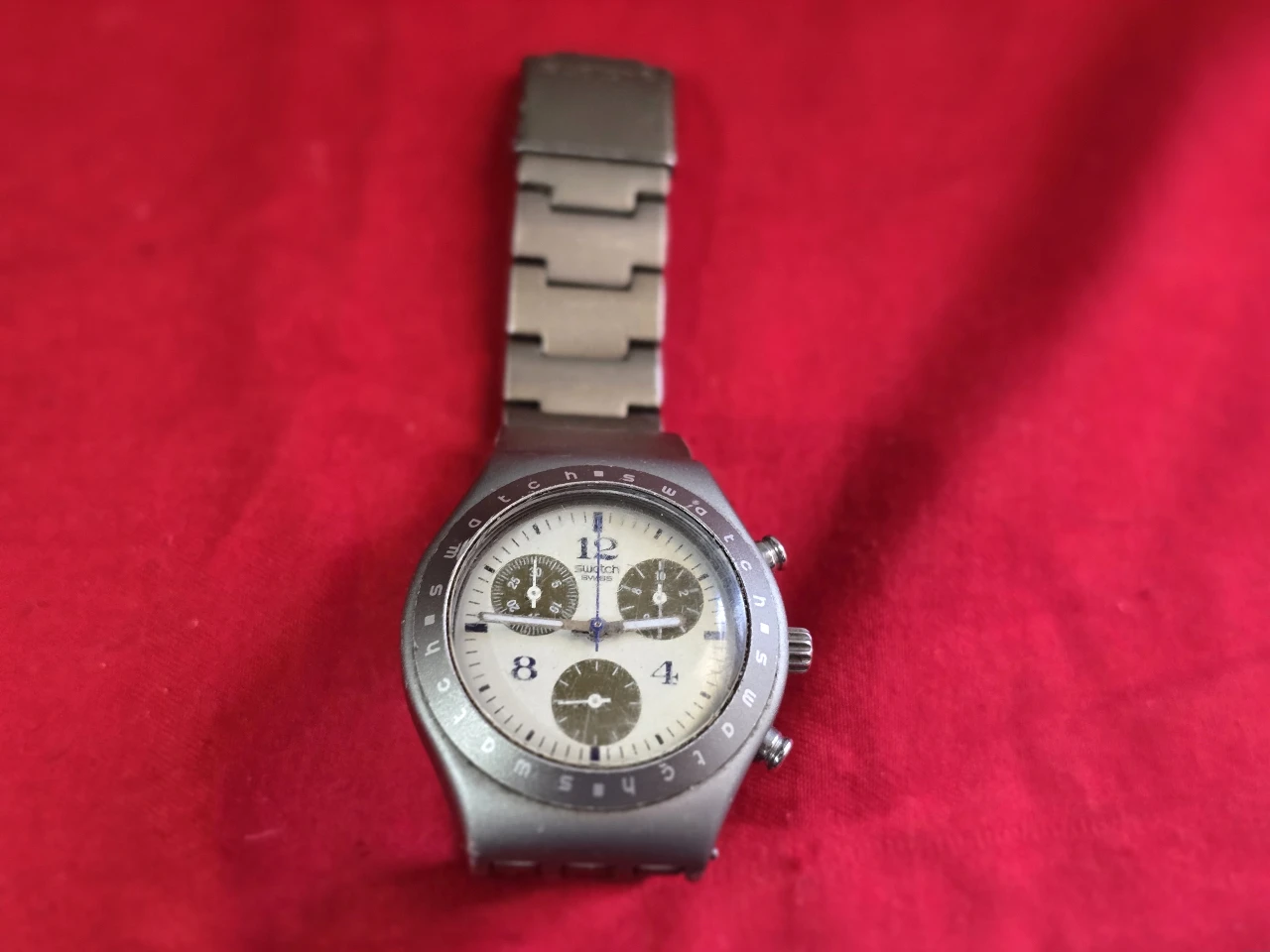 שעון יד סווטש סדרה שהושקה בשנות ה.90 יש צורך בסוללה