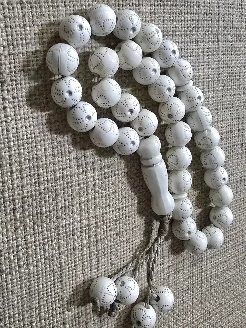 מחרוזת תפילה איסלמית מסבחה בעלת 33 חרוזים וחרוזי אימאם