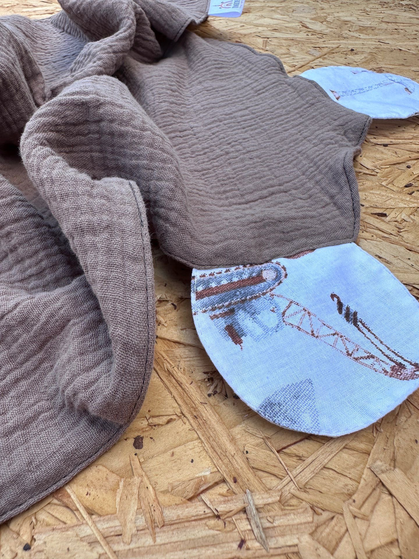 מארז שמיכה , מחזיק מוצץ וסינר בנדנה