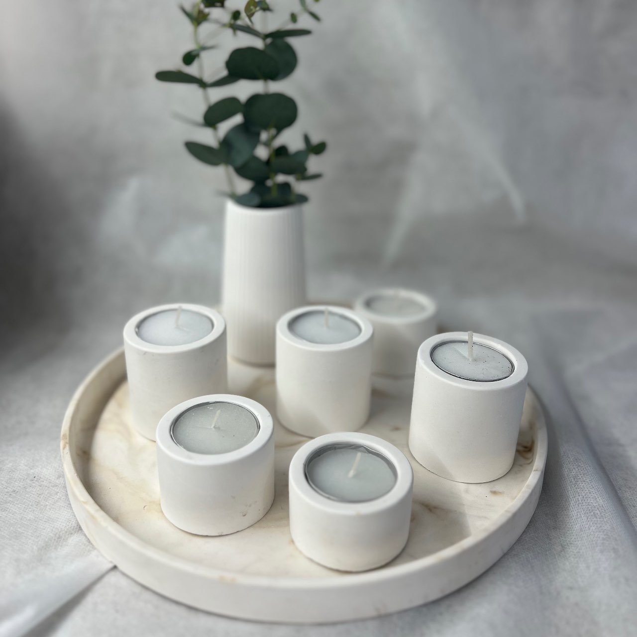 מגש עגול גדול בשילוב 6 פמוטים