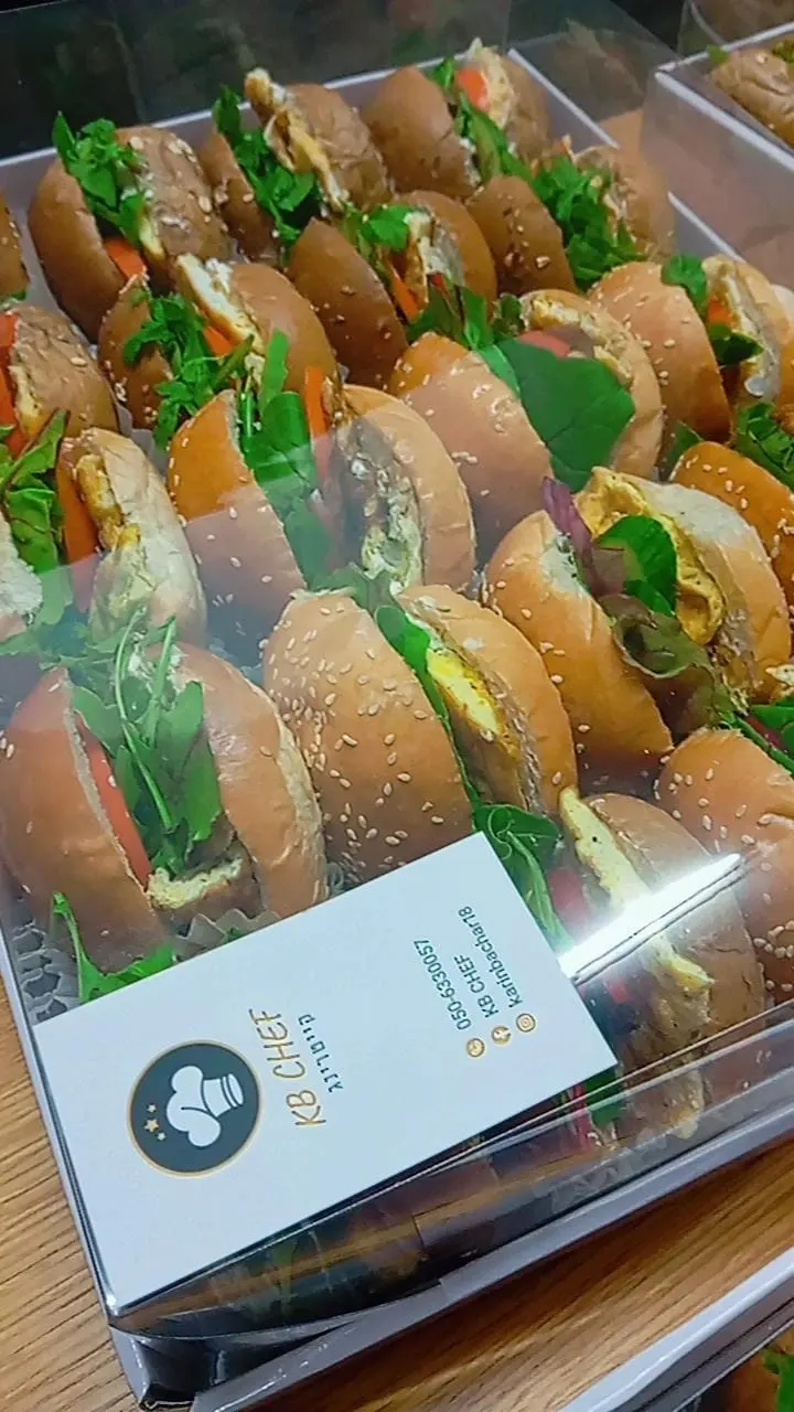 מגשי אירוח מיוחדים לאירועים