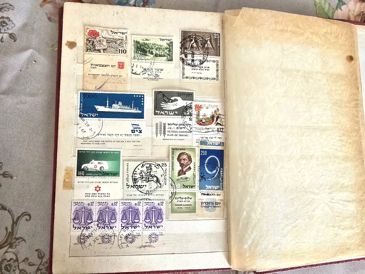 שני אלבומי בולי ישראל עם שובלים חתומים, תקופות שונות