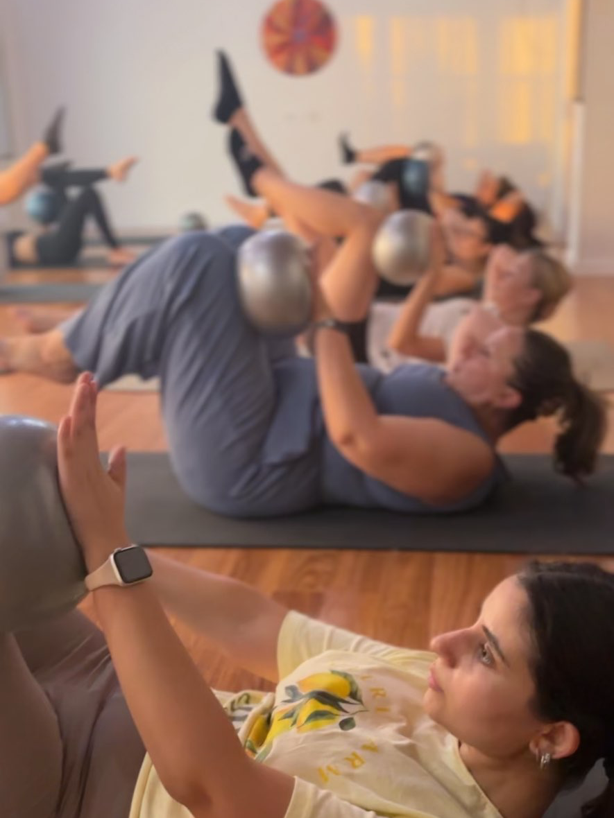 אימון פילאטיס מזרן קבוצתי