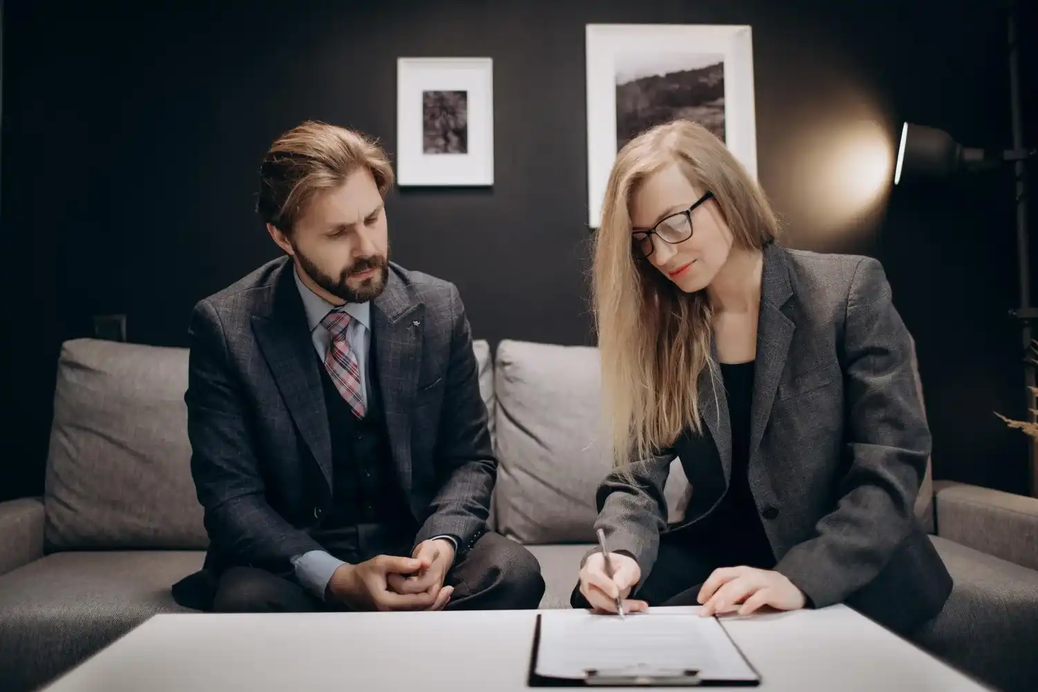 מה ההבדל בין גישור להסכם גירושין בבית משפט?