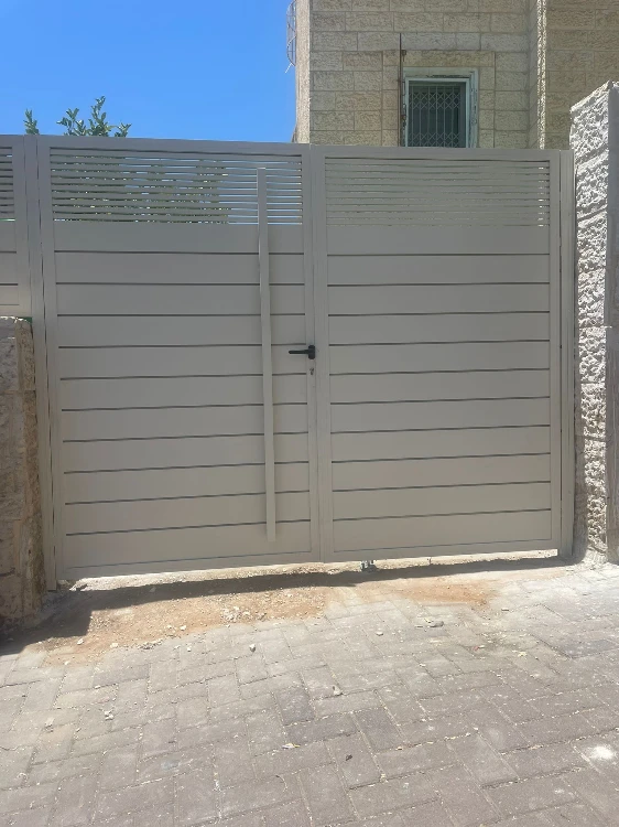 שער כניסה אלומיניום מרווח 