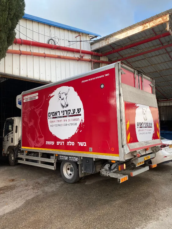 איך מתמודדים עם השמש בשילוט רכבים ?