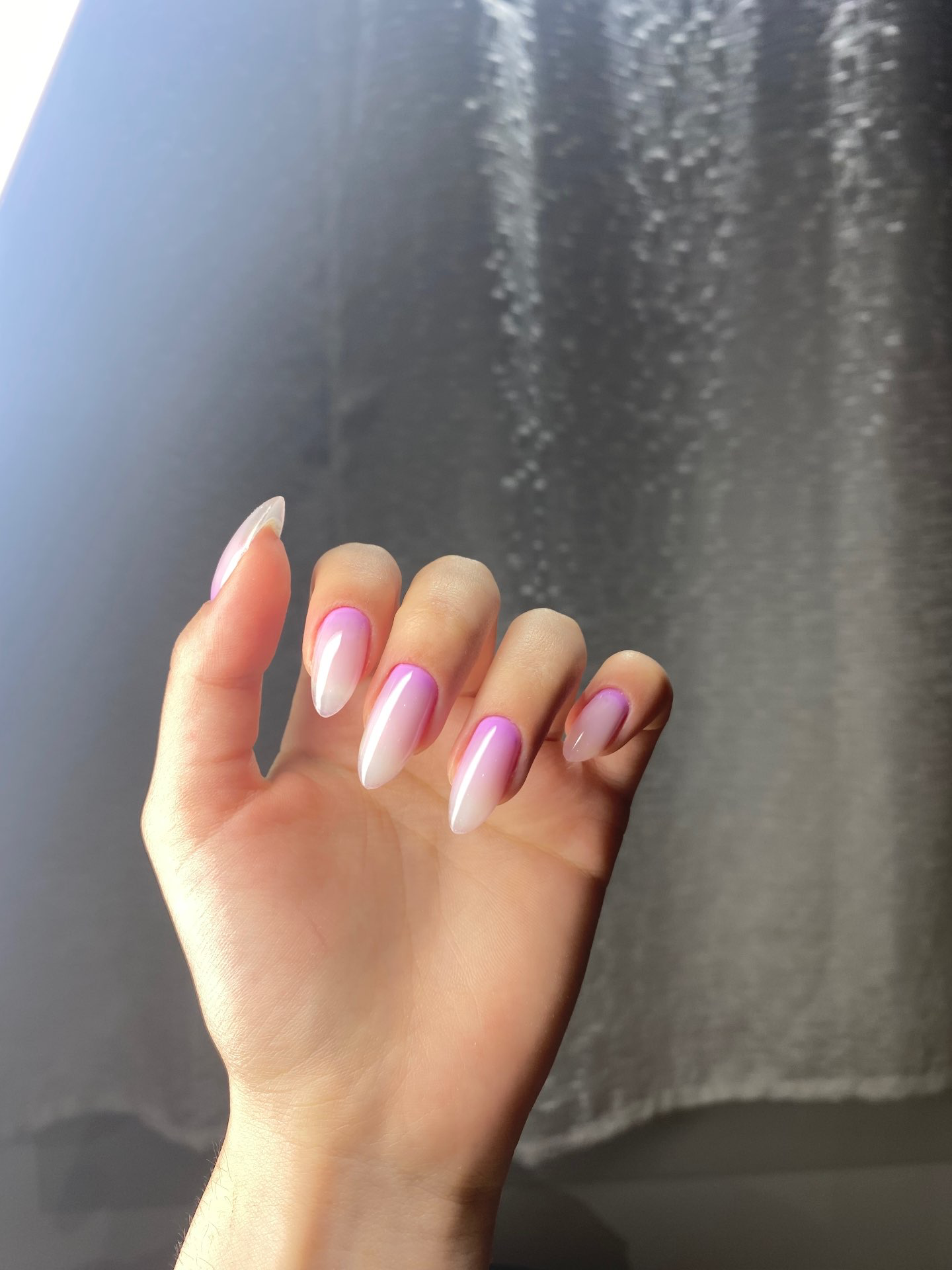 לק ג׳ל בישוב ספיר – מראה מבריק שנשאר | Sandra Clinic