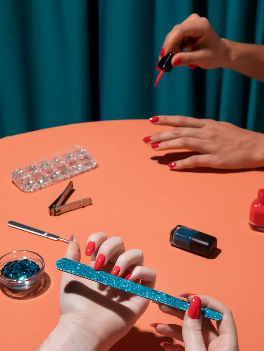 הדרכות למניקור ג׳ל ותיקון מבנה אנטומי