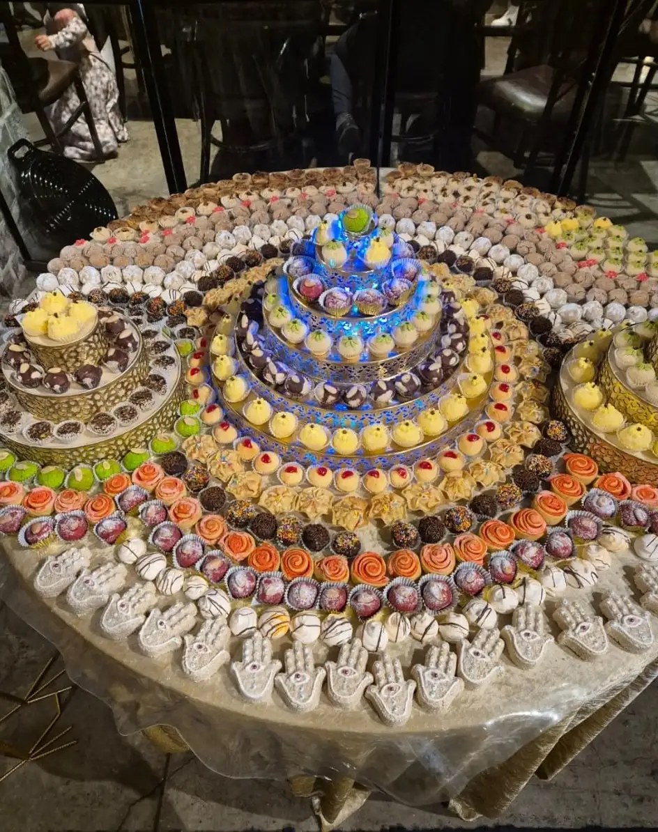 שולחן מתוקים מפואר לחינה