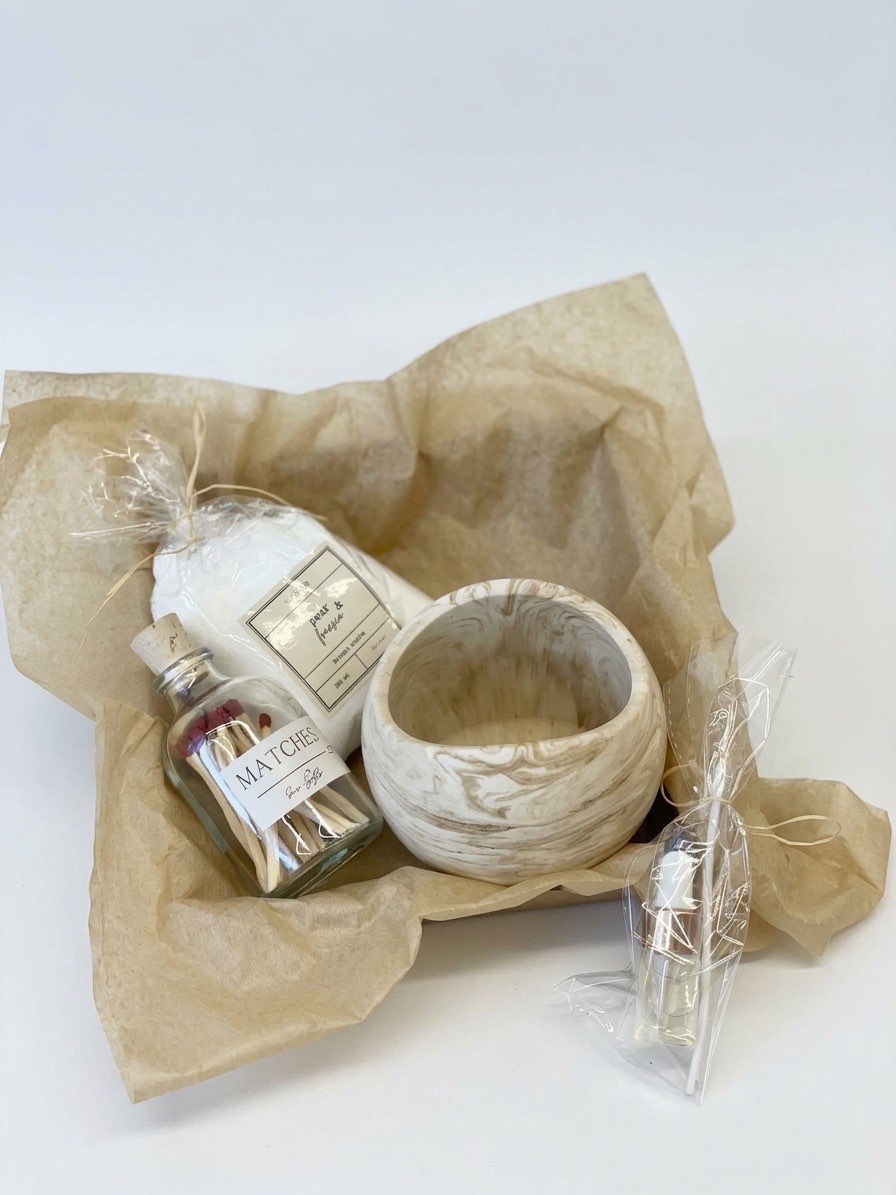 ערכת נר בשילוב כלי, פניני שעווה, צנצנת להדלקת גפרורים, תמצית ריח ופתילים