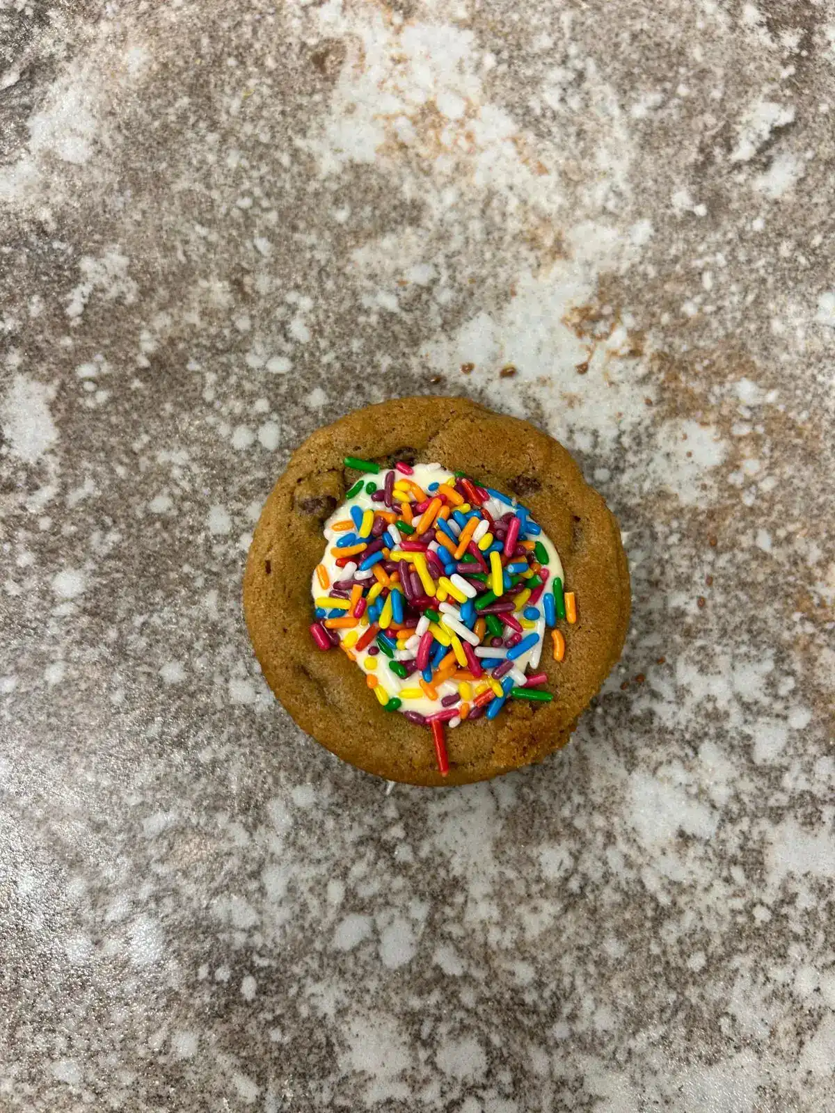 קראמבל קוקיז - מחיר לעוגיה (ניתן לקנות מארז)