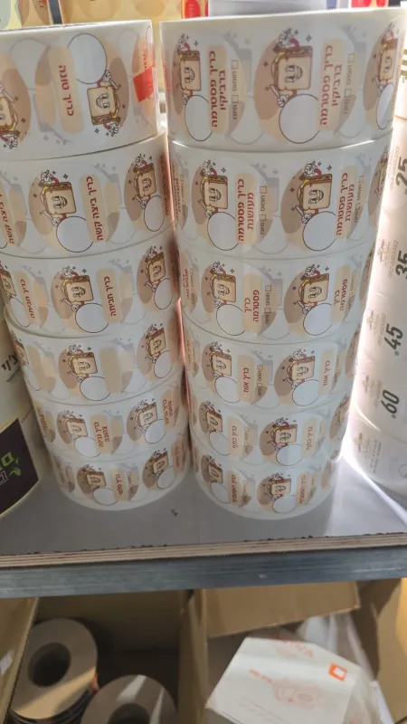 מדבקות ויניל בגדלים שונים