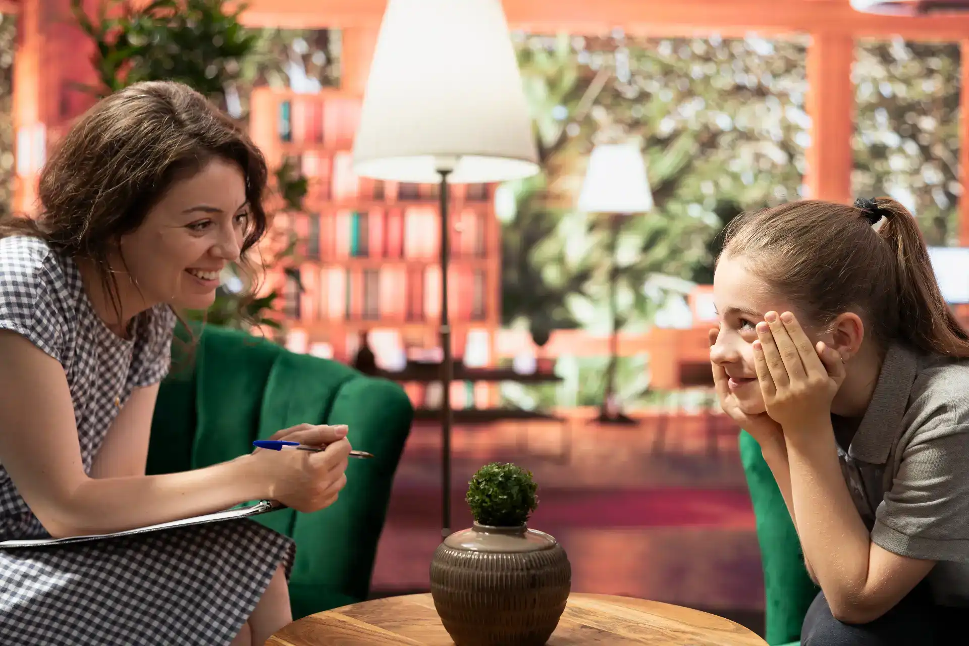 מה מאפשר טיפול פסיכודרמה בעיבוד חוויות רגשיות עמוקות?