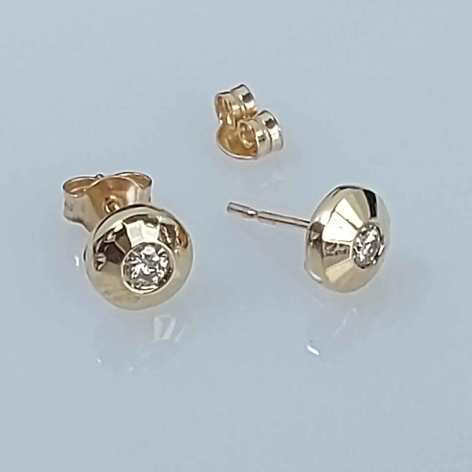 עגילי יהלומים צמודים זהב 14K