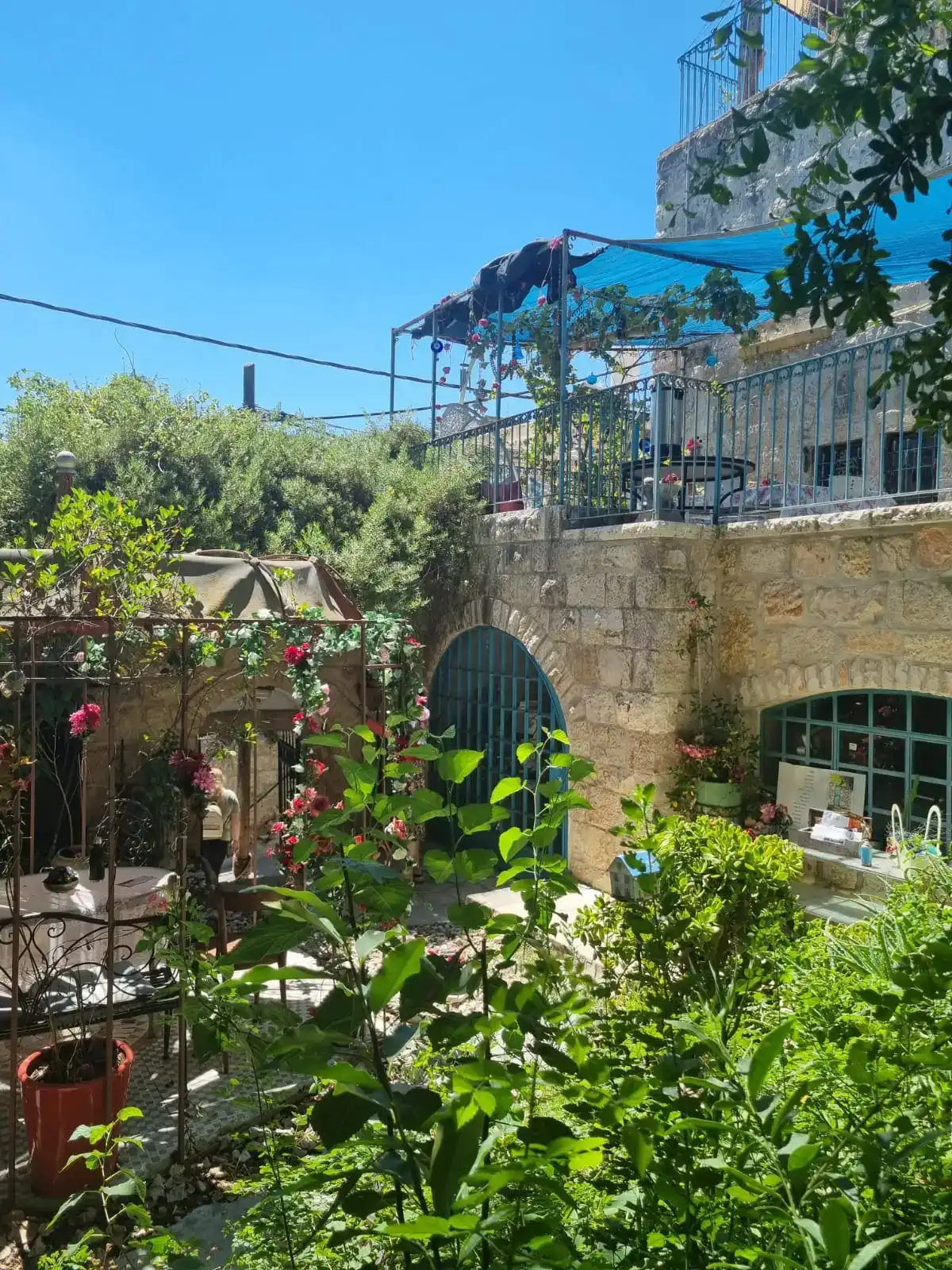 סיור בכפר הפסטורלי עין כרם