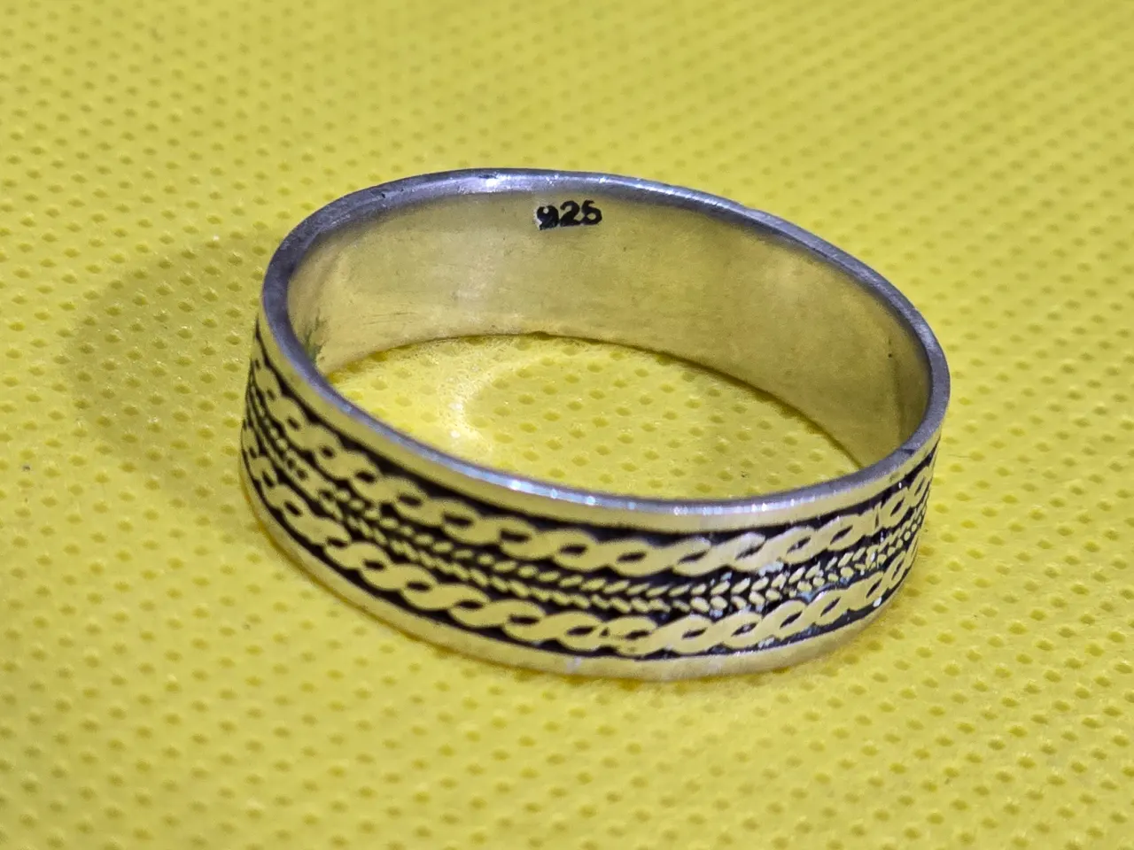 טבעת כסף 925 חתום לגבר. קוטר פנימי: 24 מ"מ. מידה 12