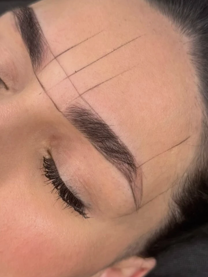 מיקרובליידינג (Microblading)