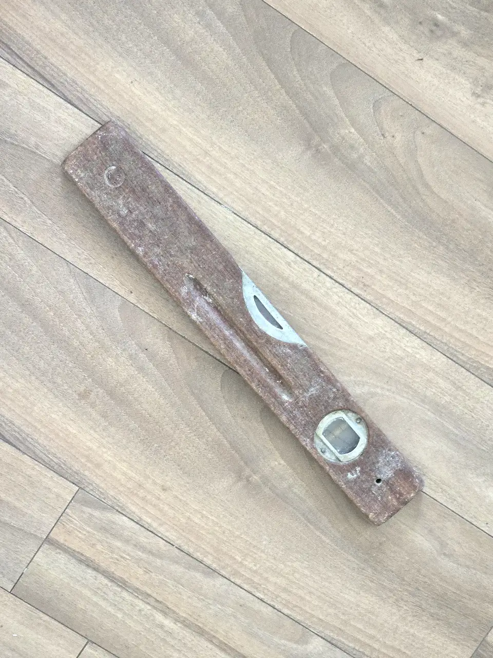 כלי עבודה ישנים מאד ....פלס מים ..........