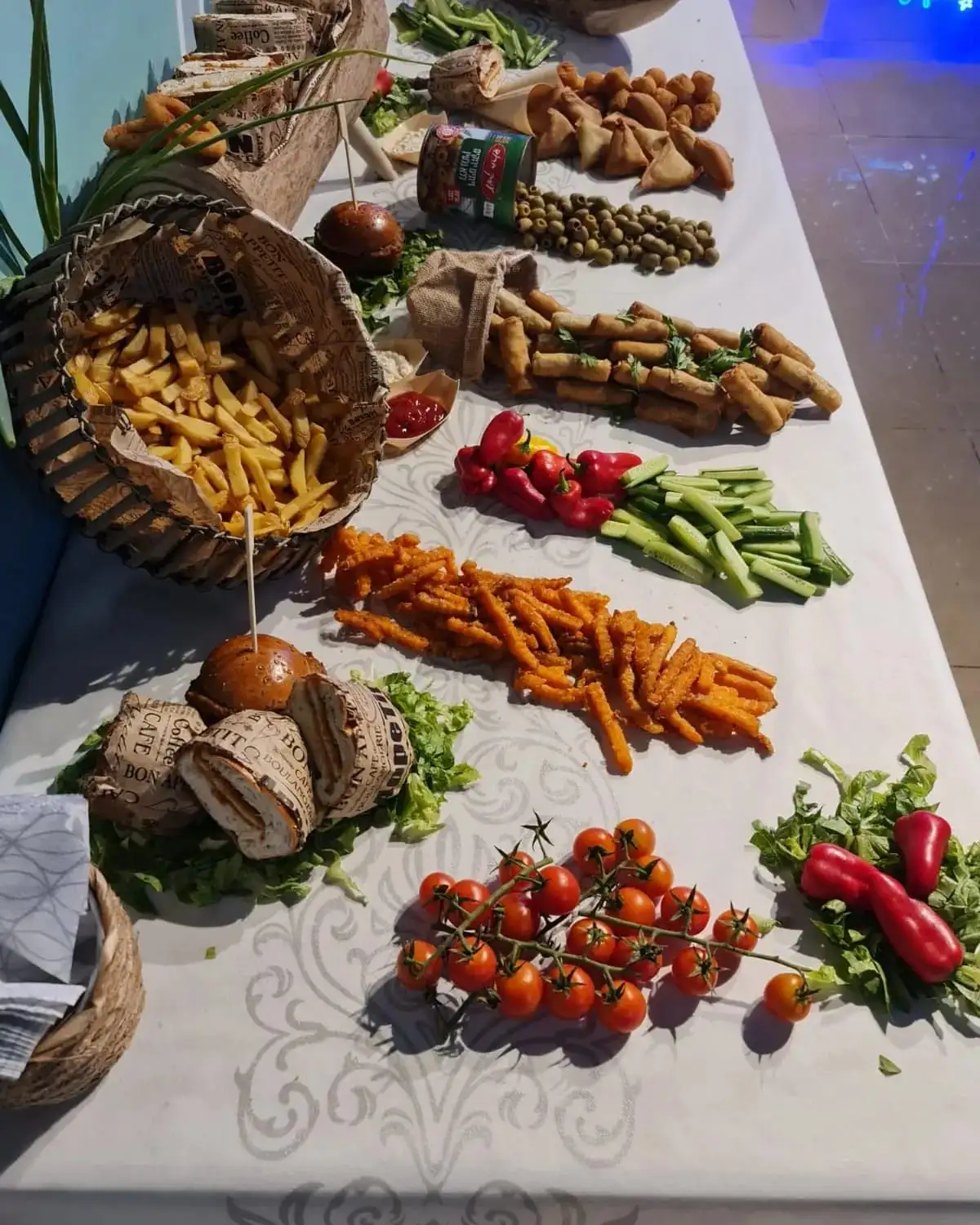 שולחנות מעוצבים