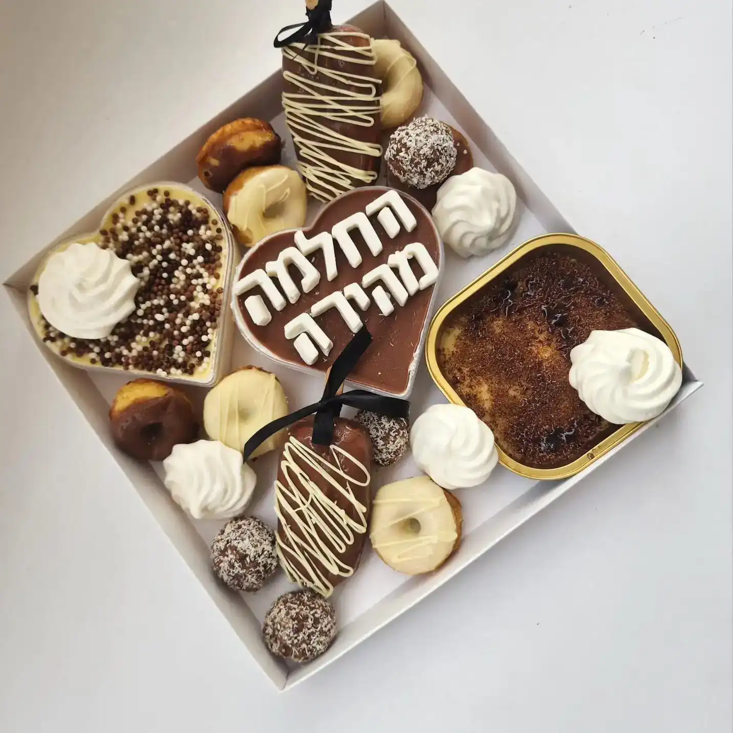 מארז קינוחי כוסות + עוגה + ארטיק