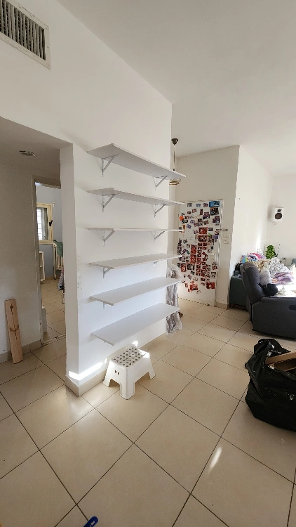 תליית מדפים 