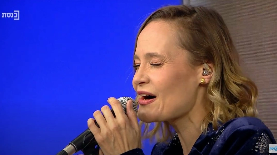 Inbal Paz- Live Performance on Kneset Channel