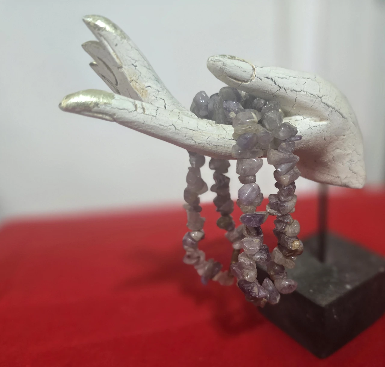 שרשרת אבנים טבעיות אמטיסט (אחלמה) צבעים סגול כהה וסגול לילך