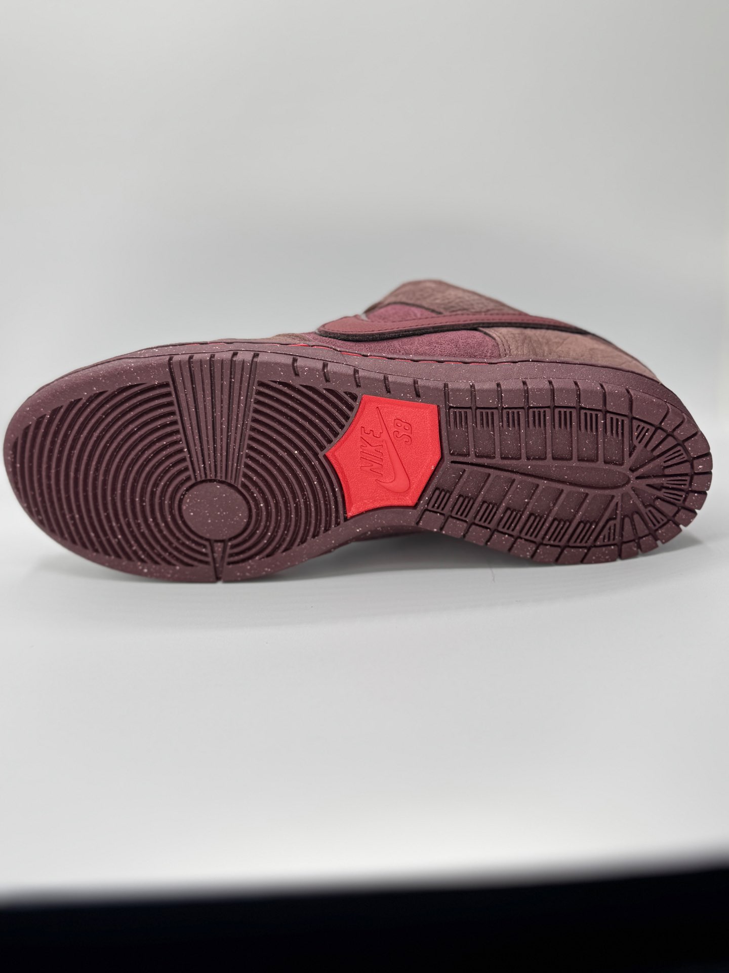 Nike SB Dunk Low “City of Love Burgundy Crush”