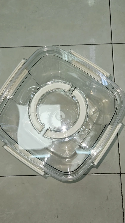 מיכל אחסון 10 ליטר מאקריל + כוס מדידה