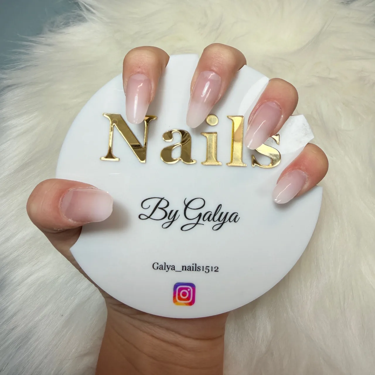 בניית ציפורניים בטיפסים הפוכים