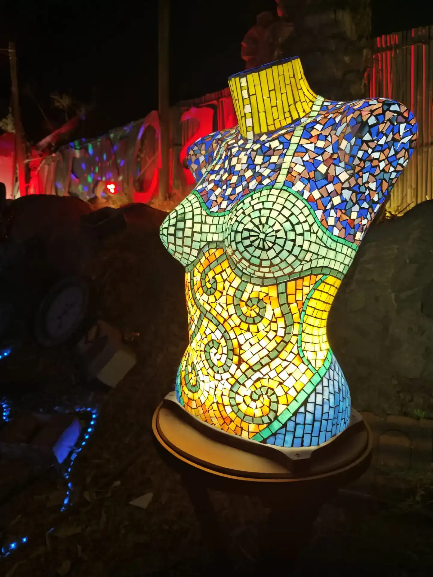 חוג לפסיפס זכוכית