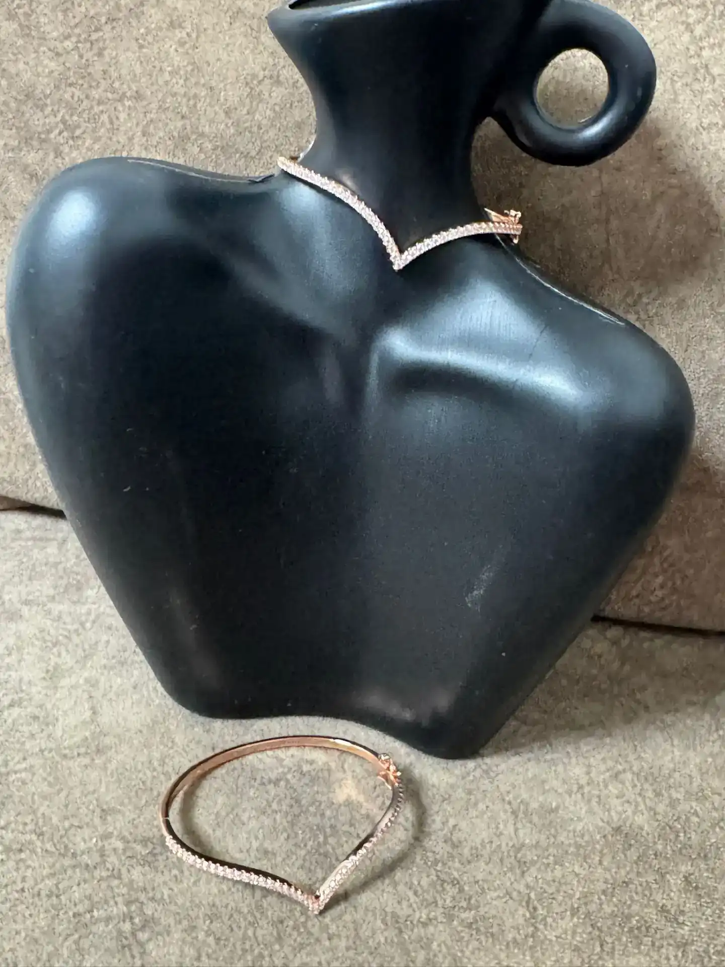 צמיד טניס קשיח