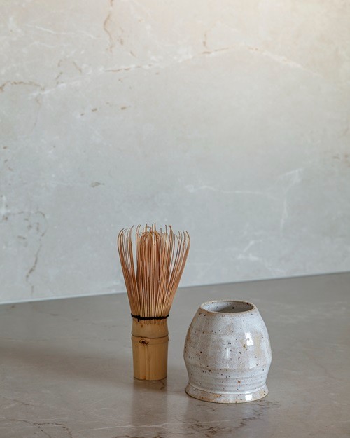 סט קערת מאצ'ה + מעמד