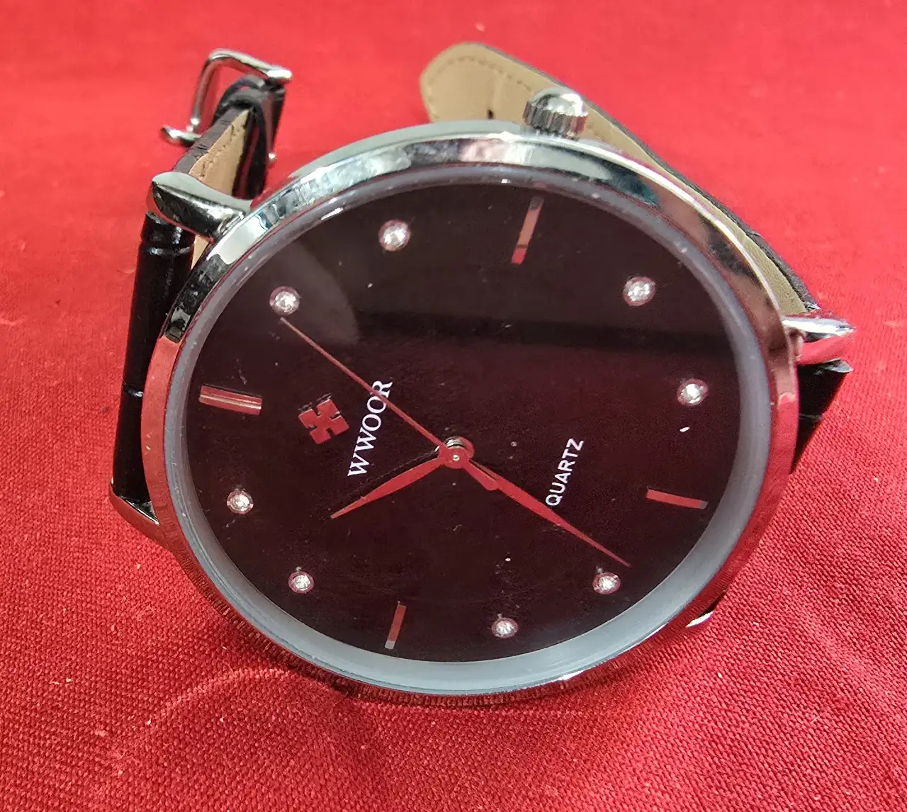 שעון יד אופנתי השעון חדש במצב עבודה רצועה להחלפה ..תיתחדש