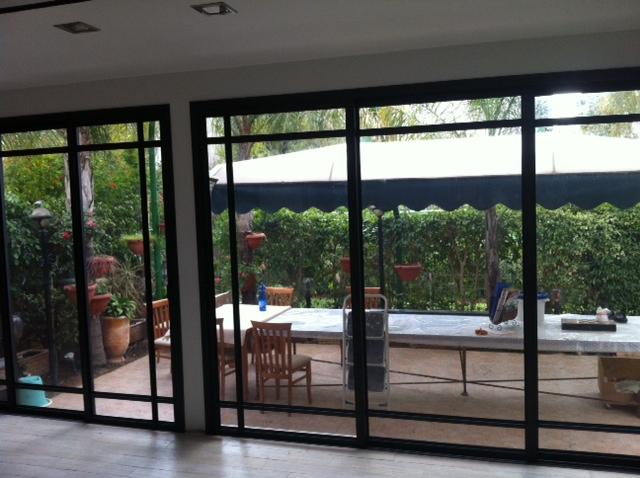 חלונות / ויטרינות / דלתות  בהתאמה אישית