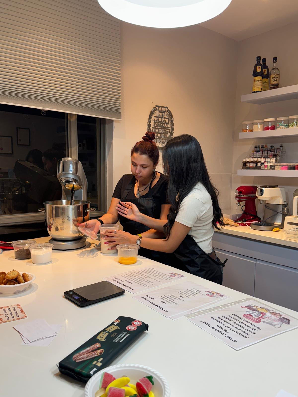 סדנת אפייה לחברות – חוויה שלא שוכחים 💬💕