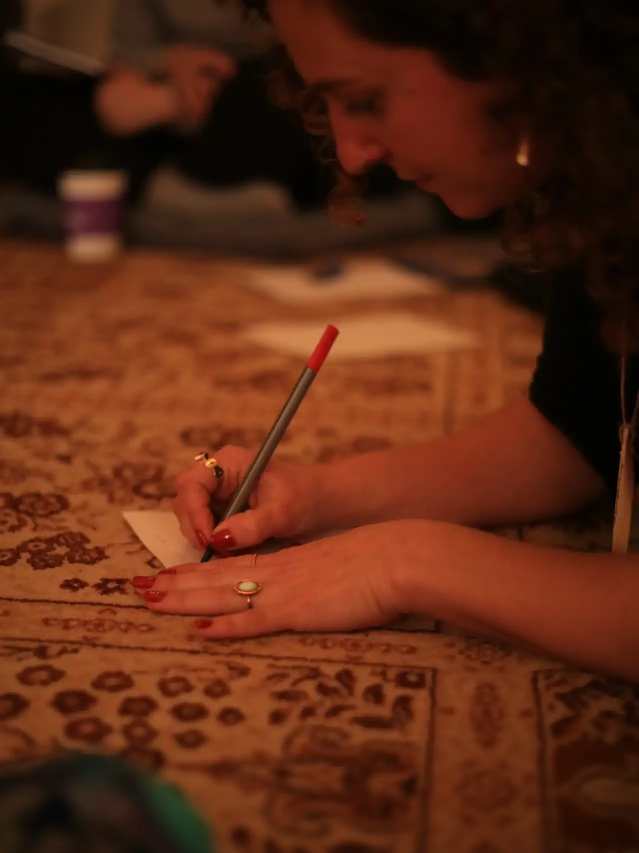 איך להתחבר לעונג דרך המיניות הרגשית