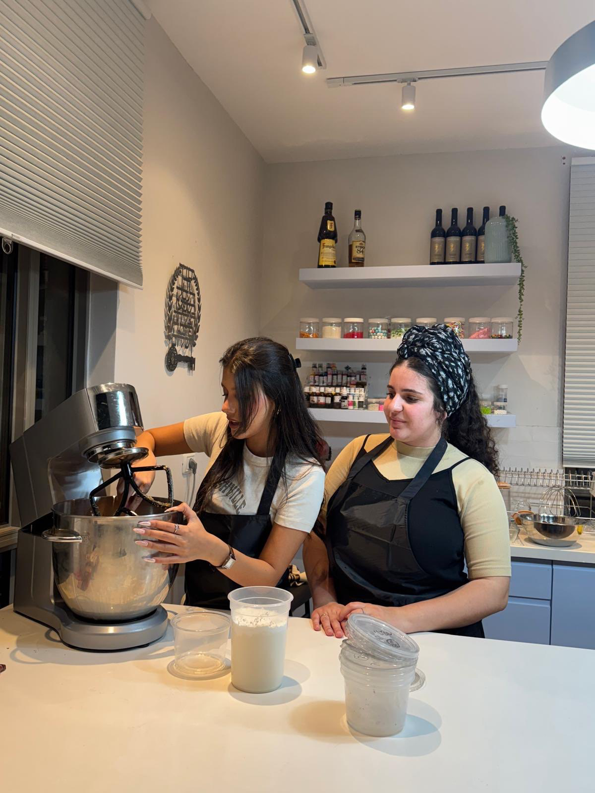 סדנת אפייה לחברות – חוויה שלא שוכחים 💬💕