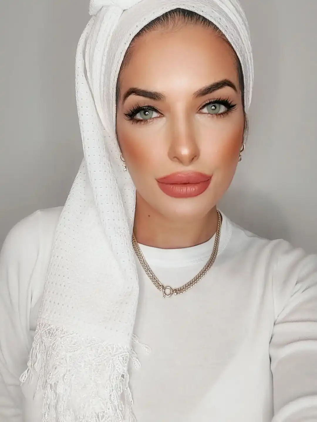 מטפחות סריג ג'קארד בשילוב דנטל 