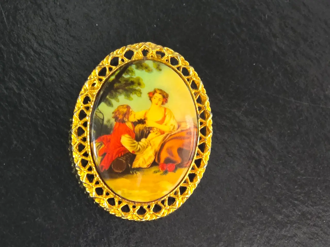 סיכה וגם תליון וינט'ג מפורצלן לימוז' המסגרת עם עיטורי מתכת בזהב