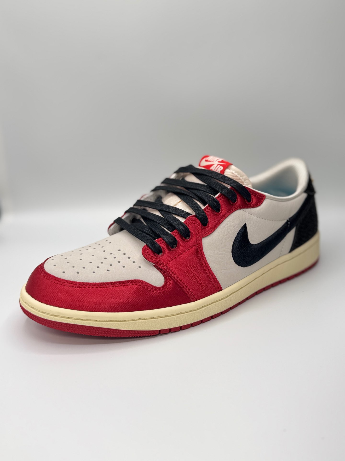 “Jordan 1 Retro Low OG “Trophy Room Away