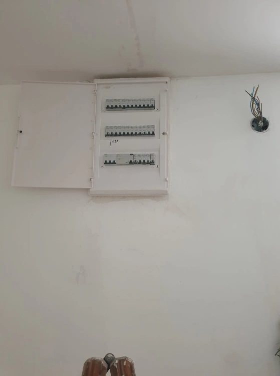 חידוש והגדלה של לוח חשמל