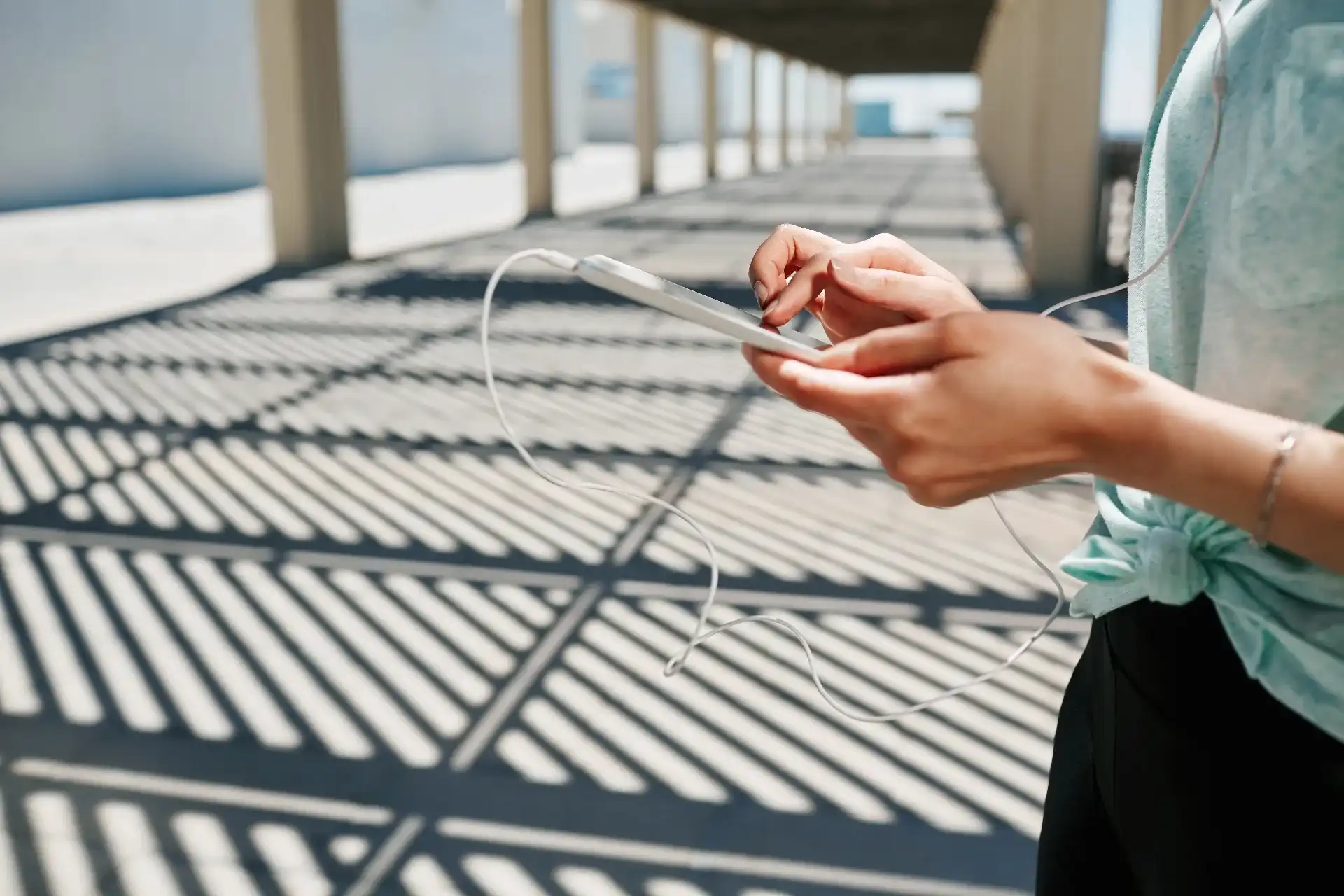 תיקון ושיפור מערכות הארקה במרכז – בטיחות מעל הכול