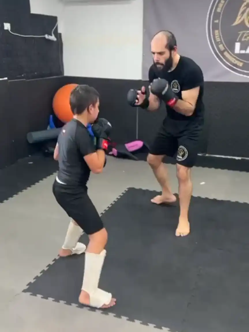 אימוני MMA לילדים, נוער, נשים ומבוגרים | Team Lavi
