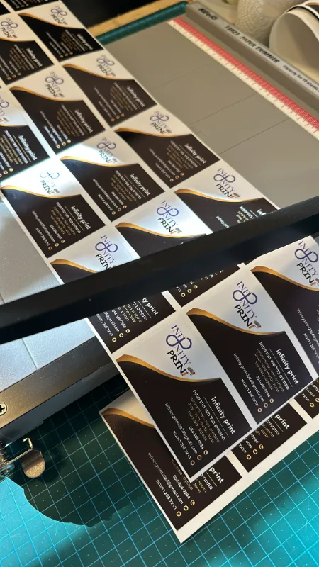 מדבקות איכותיות ומגנטים