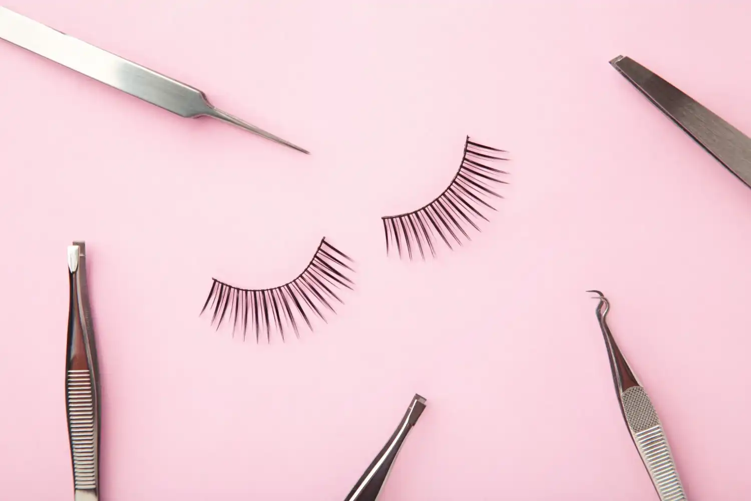 יתרונות השיטה הקרה בהדבקת ריסים