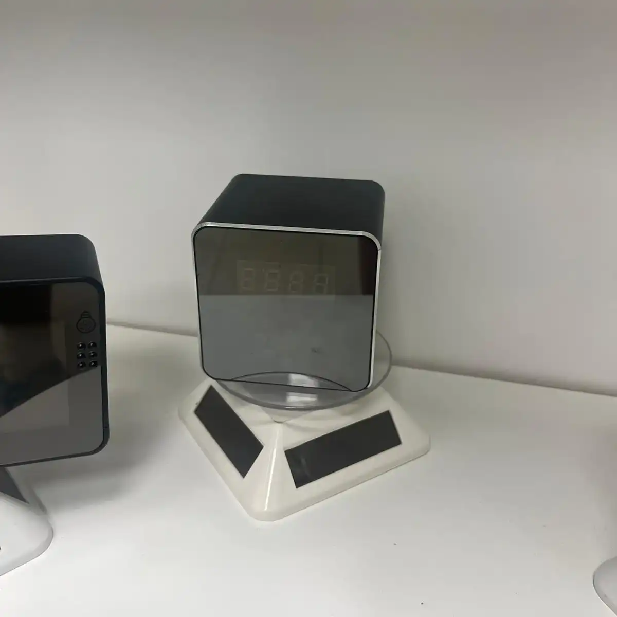 מוצרים נוספים שניתן להתקין בהם מצלמות נסתרות