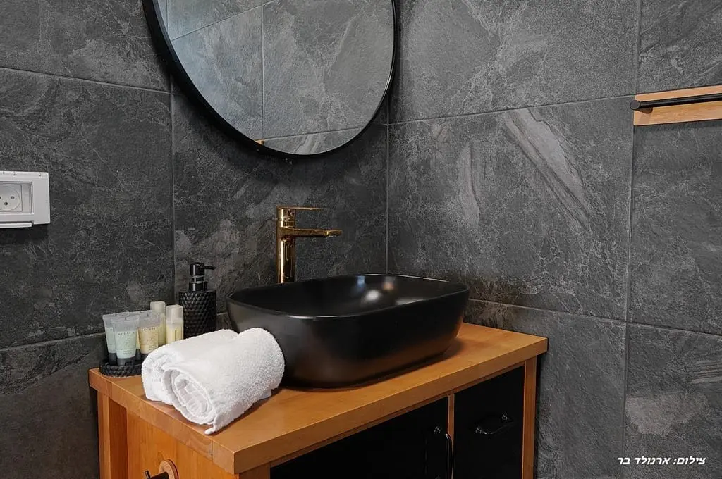 חדרי שינה עם שירותים ומקלחת פרטיים