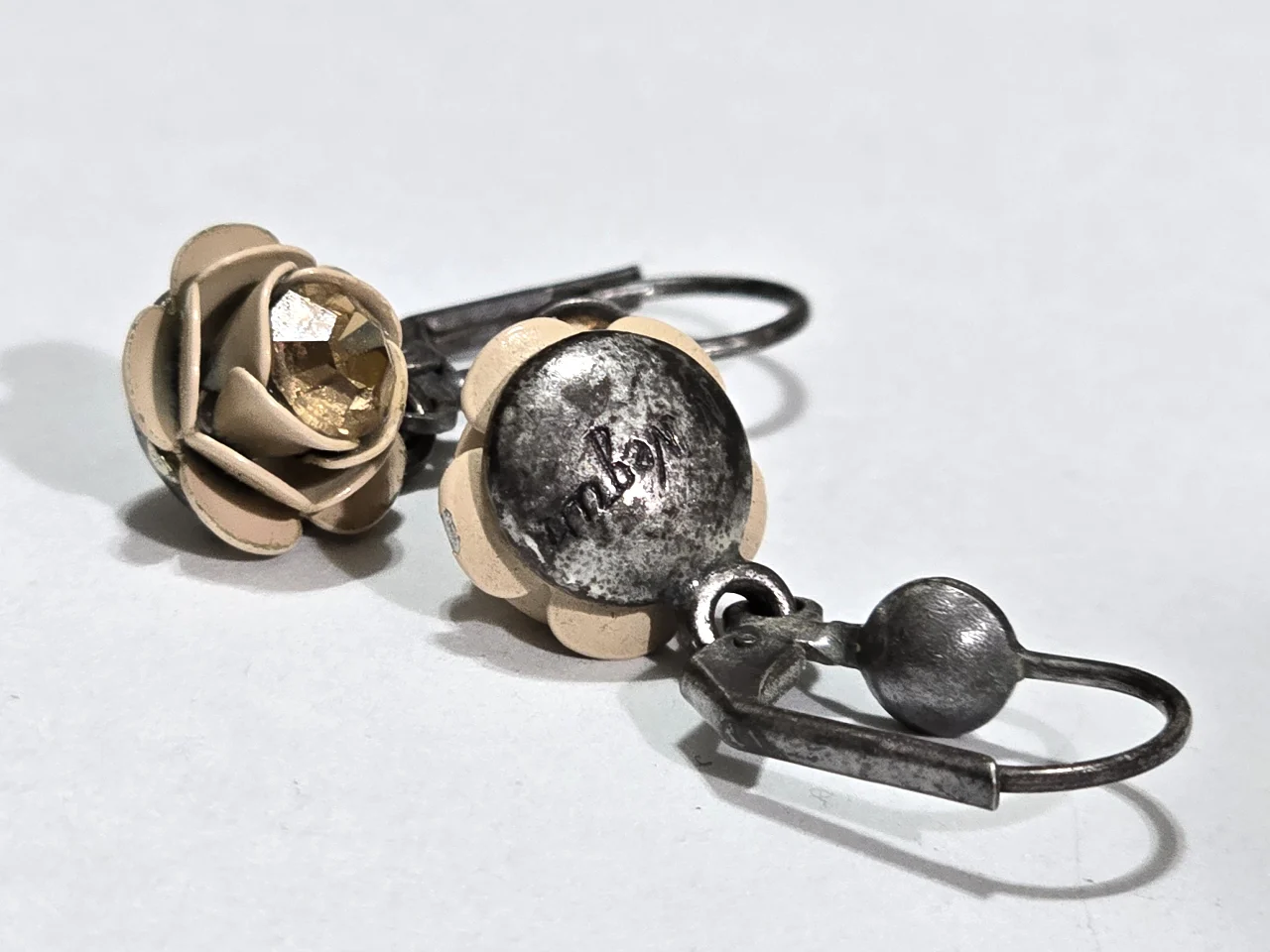 עגילי מיכל נגרין חתומות פרח מהמם ואבן סברובסקי