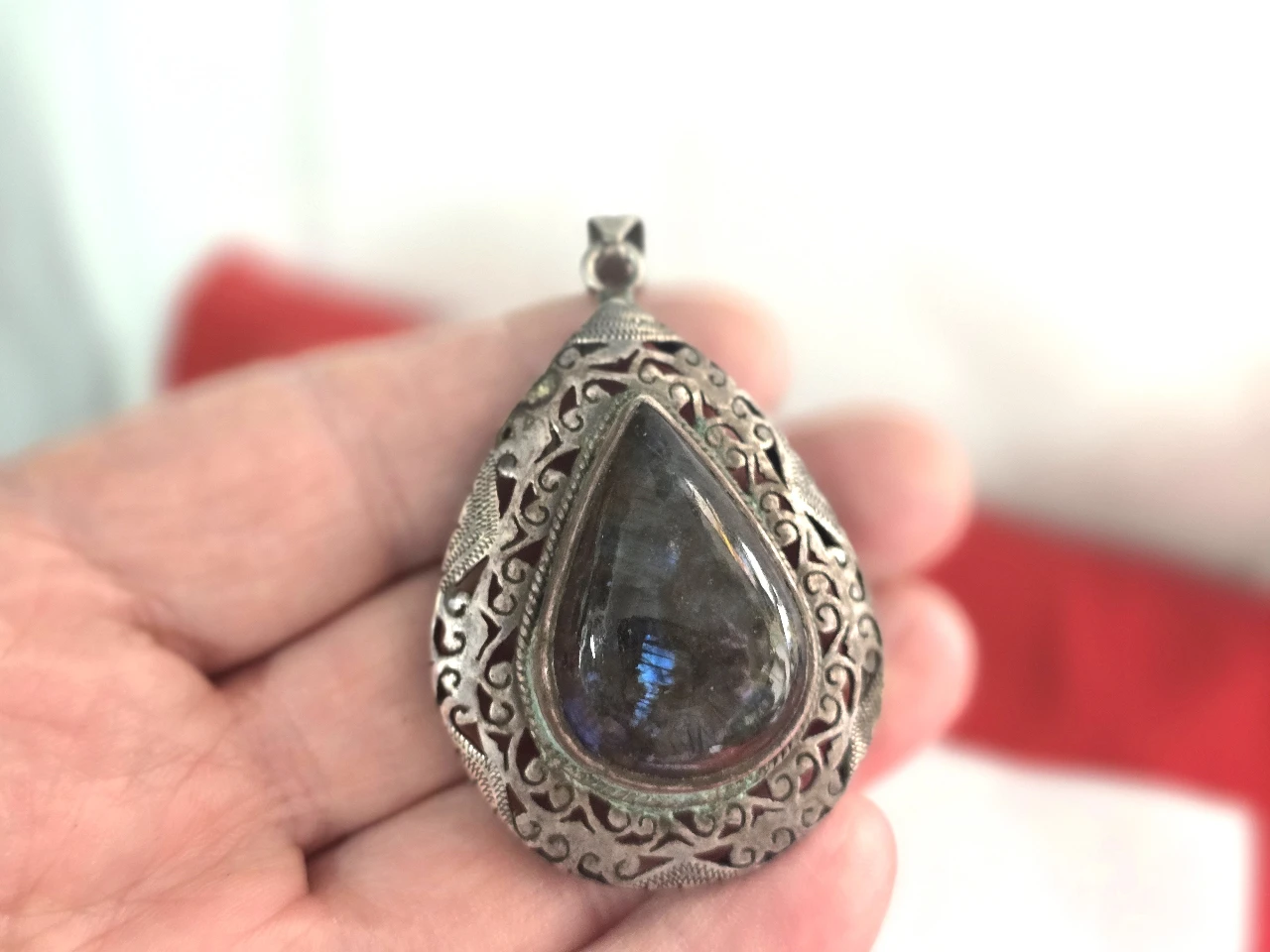 תליון כסף 925 ועגיל תואם אבן גדולה בצורת  טיפה לברדורייט